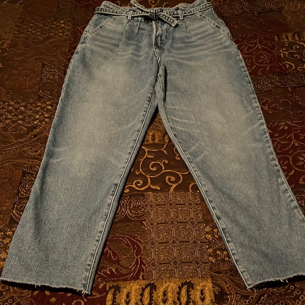 Hollister Ultra High Rise Raw Hem Mom Jean